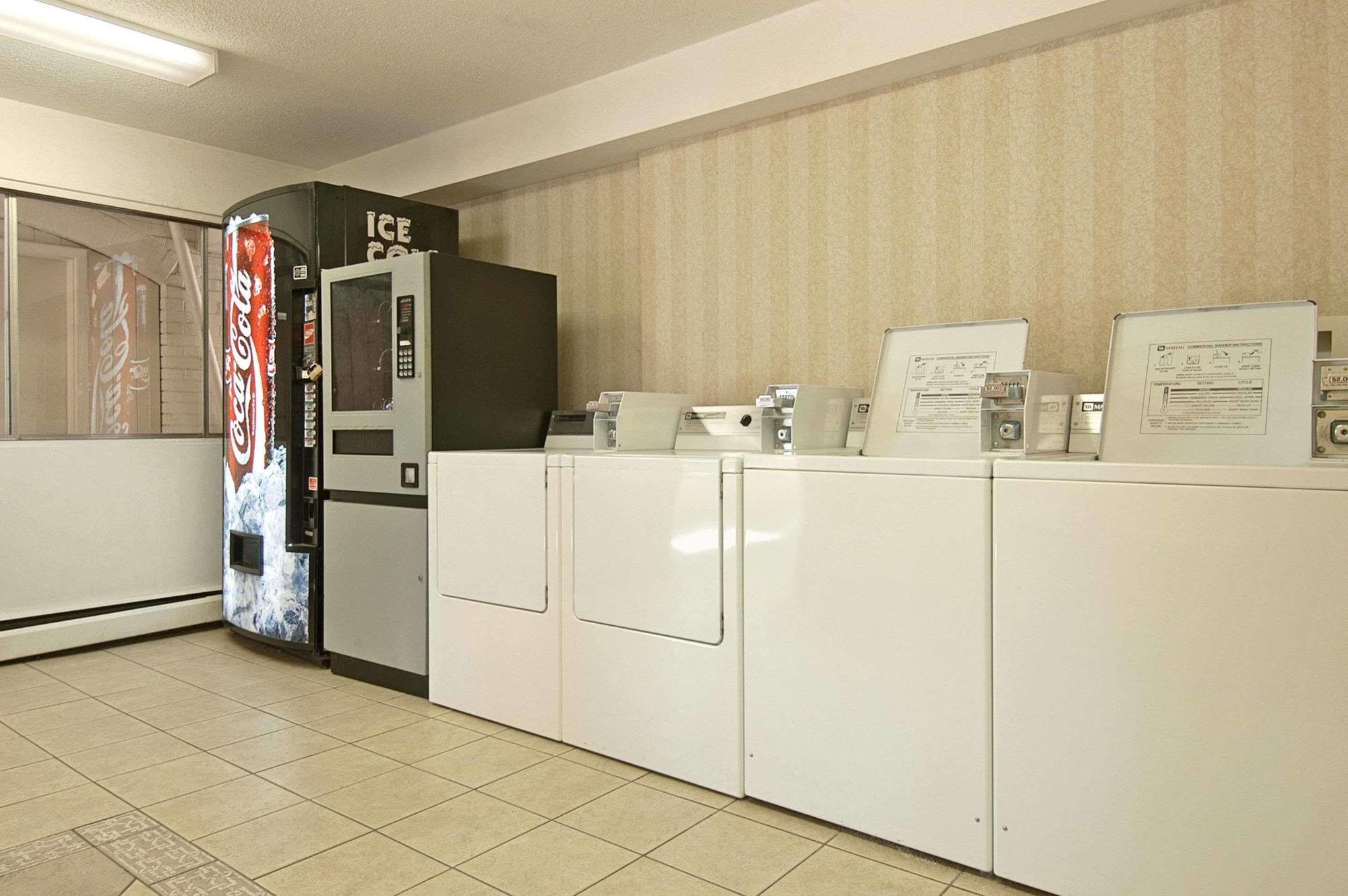 Ramada Limited Calgary Hotell Eksteriør bilde